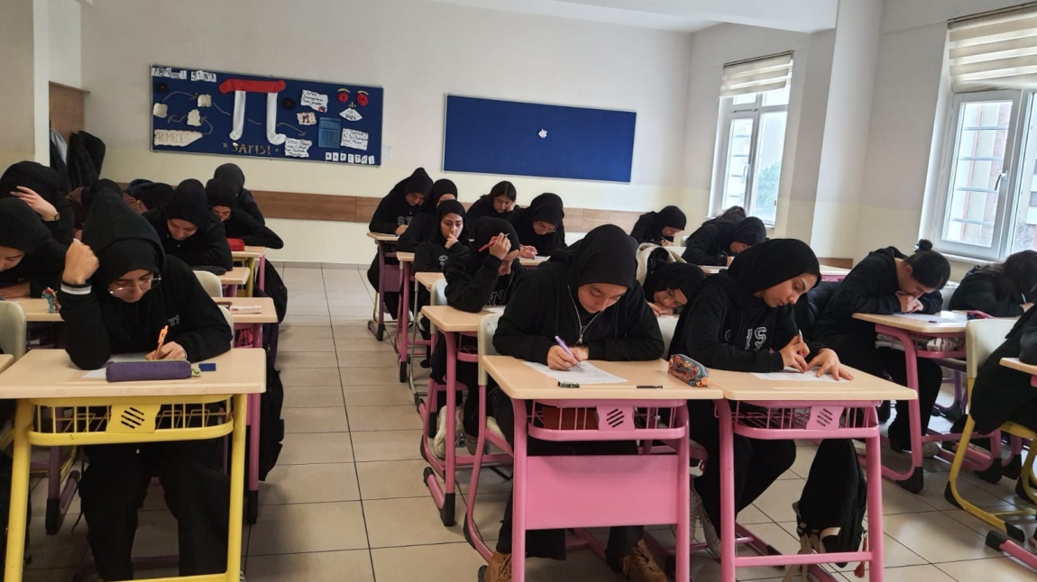 Ortak sınavlar öncesinde 6. Sınıflara Türkçe  ve Matematik, 9.sınıflara Edebiyat ve Matematik  dersinden deneme sınavı yapıldı.